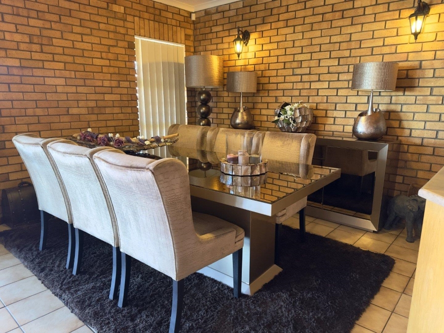 6 Bedroom Property for Sale in Wavecrest Eastern Cape